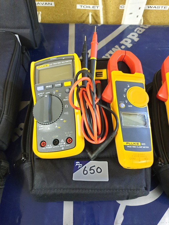 Fluke 117 true RMS digital multimeter & Fluke 323...