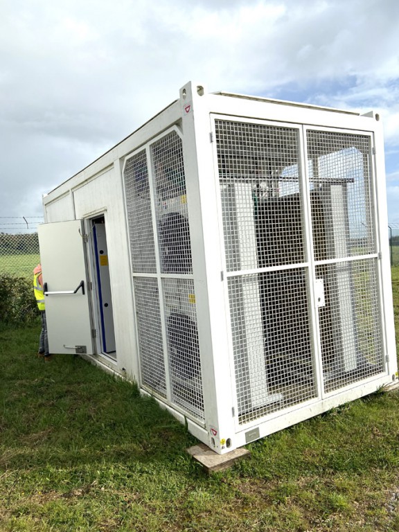 R&S 7kW TX (N22) (2017) - Rohde & Schwarz 7kW TX i...