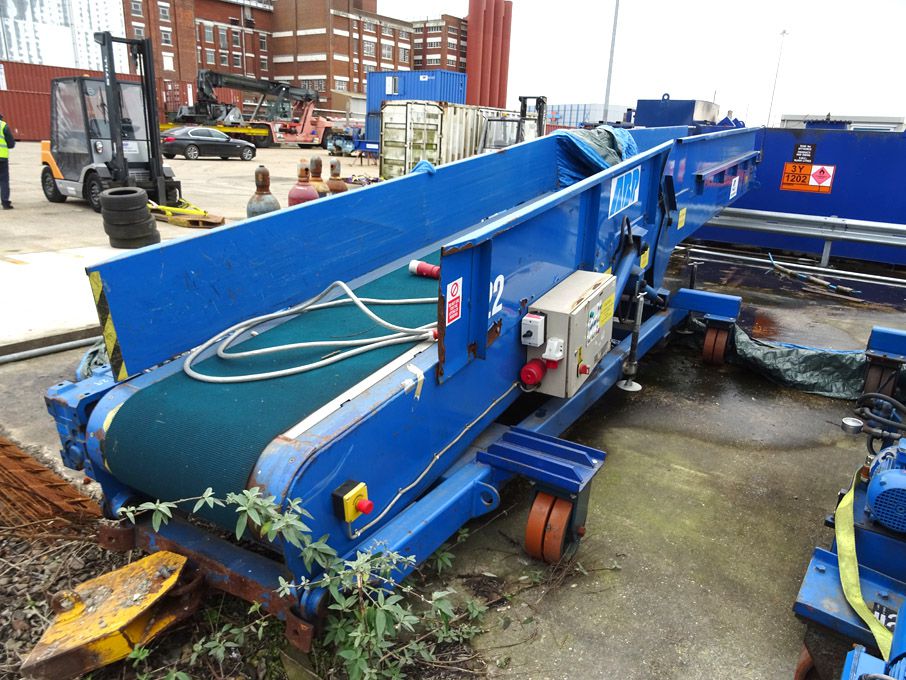 Universal Conveyors Ltd powered baggage conveyors,...
