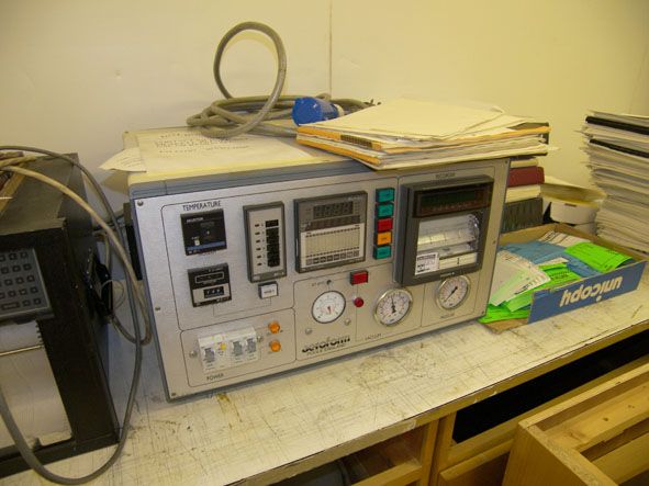 Aeroform hot bond unit with Yokogawa chart recorde...