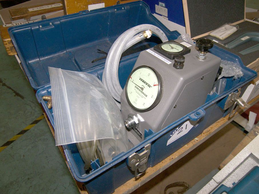 Federal Dimensionair gauge in case - Located at: B...
