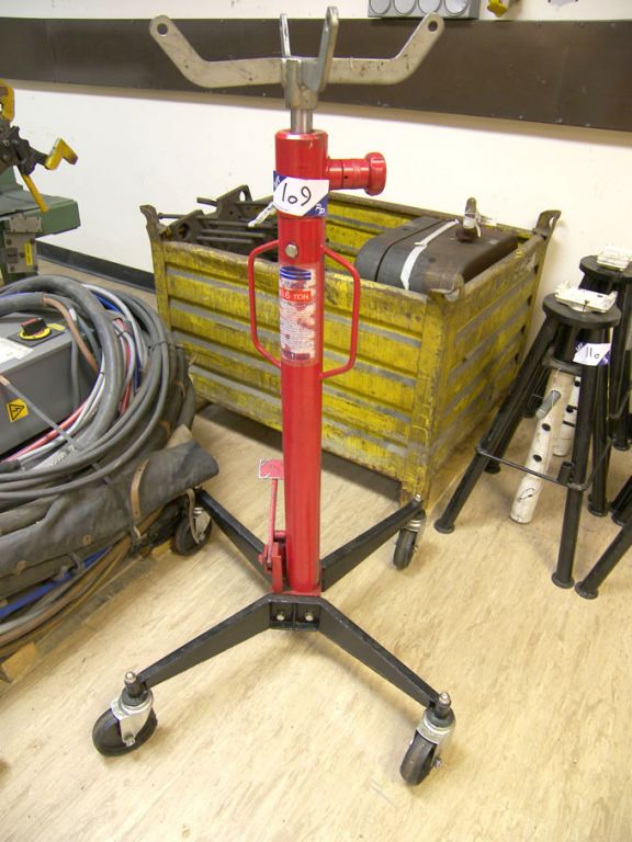 Sealey Yankee 0.6ton SWL mobile transmission jack