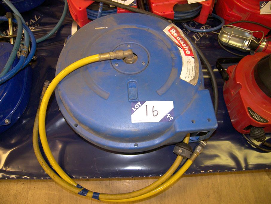 Redashe retractable air line