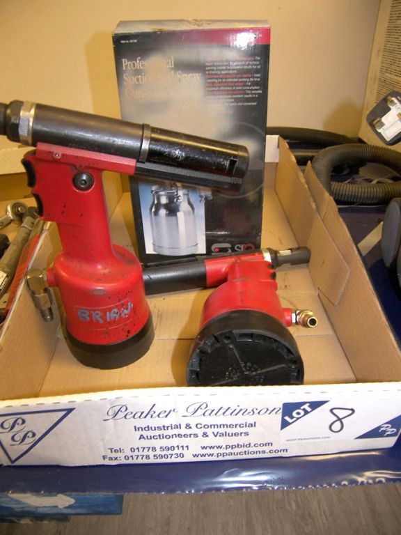 SIP Professional suction fed spray gun & 2x pneuma...
