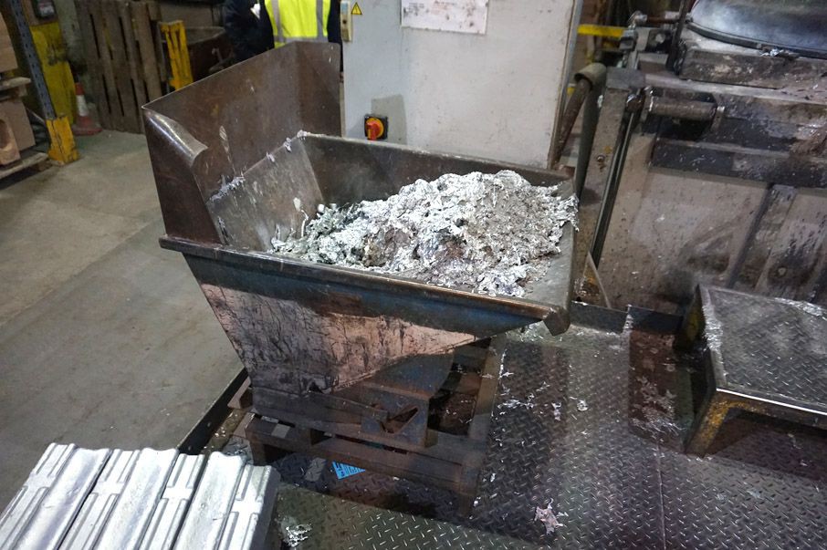 Forkable tipping skip, 800x900mm