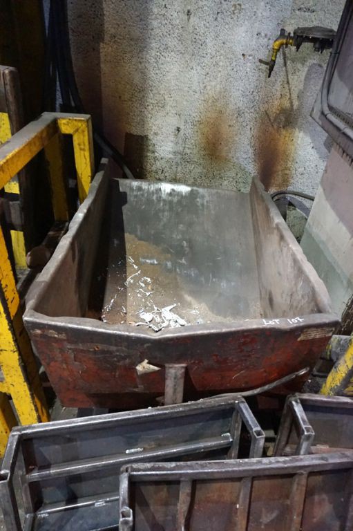 Forkable tipping skip, 800x900mm