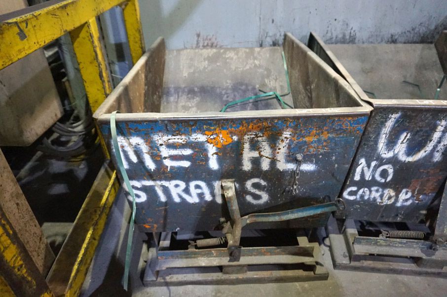 Forkable tipping skip, 900x1400mm