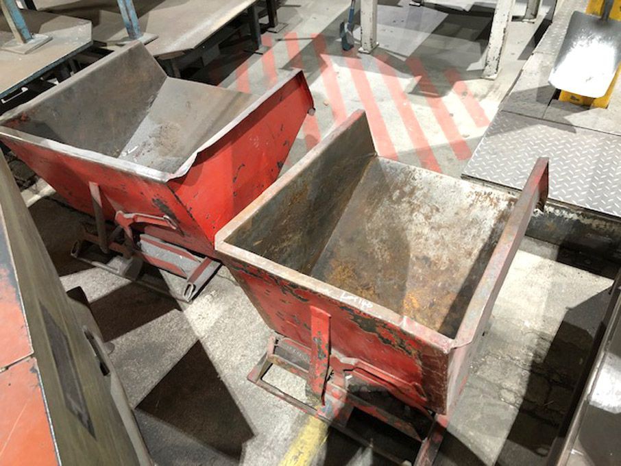 2x forkable tipping skips, 570x800x470mm & 750x800...