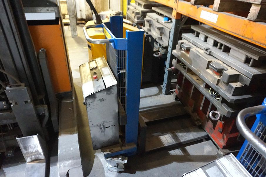 Advanced handling battery powered lifter, 1000kg c...