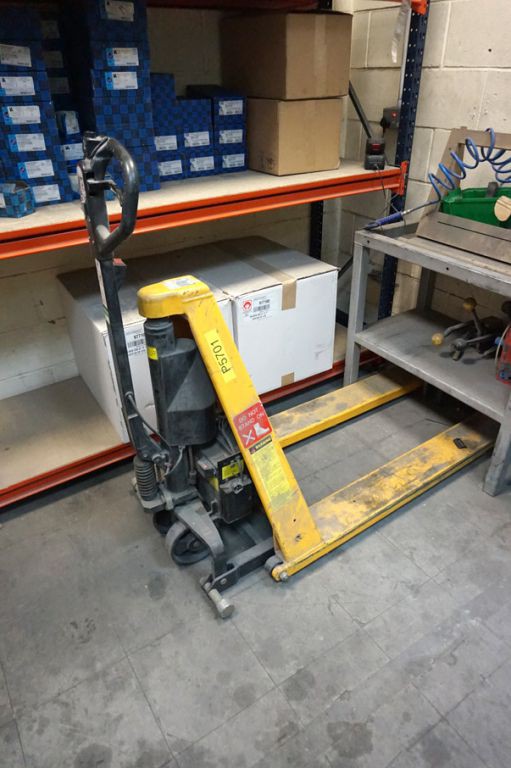 Battery powered hi-lift pallet truck, 800mm mac he...