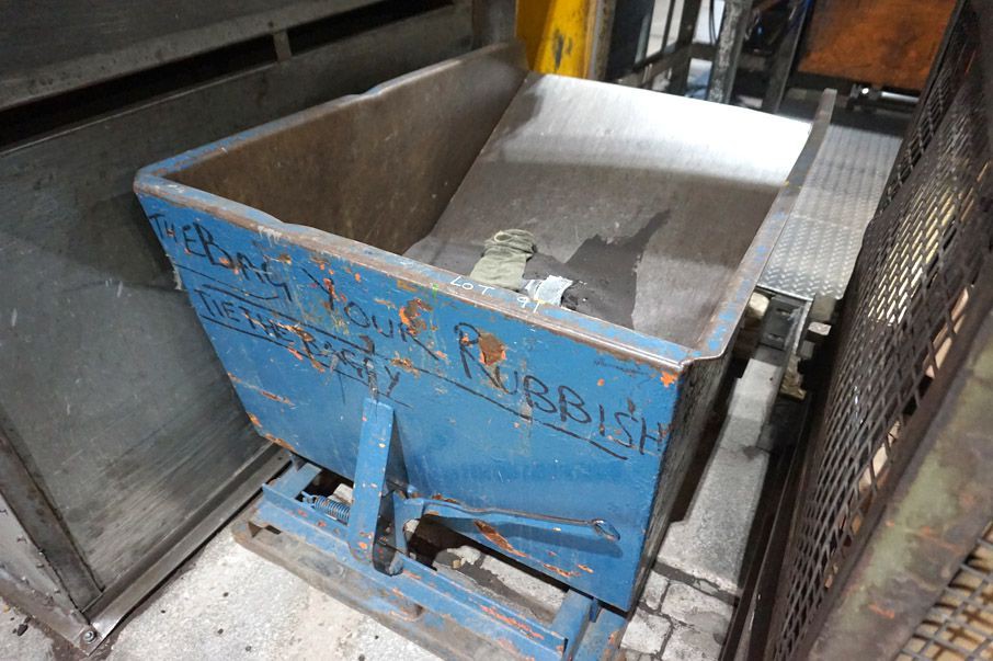Forkable tipping skip, 950x1400mm