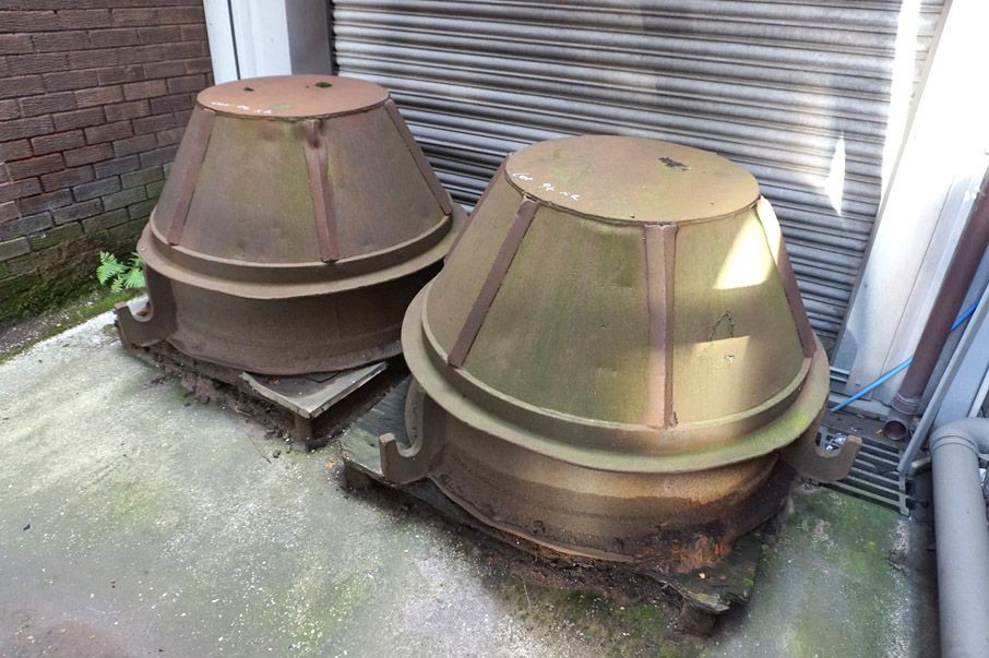 2x steel piggin moulds