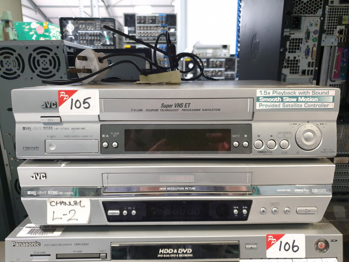 JVC HR-S7955, HR S5975 VHS players - Lot located a...