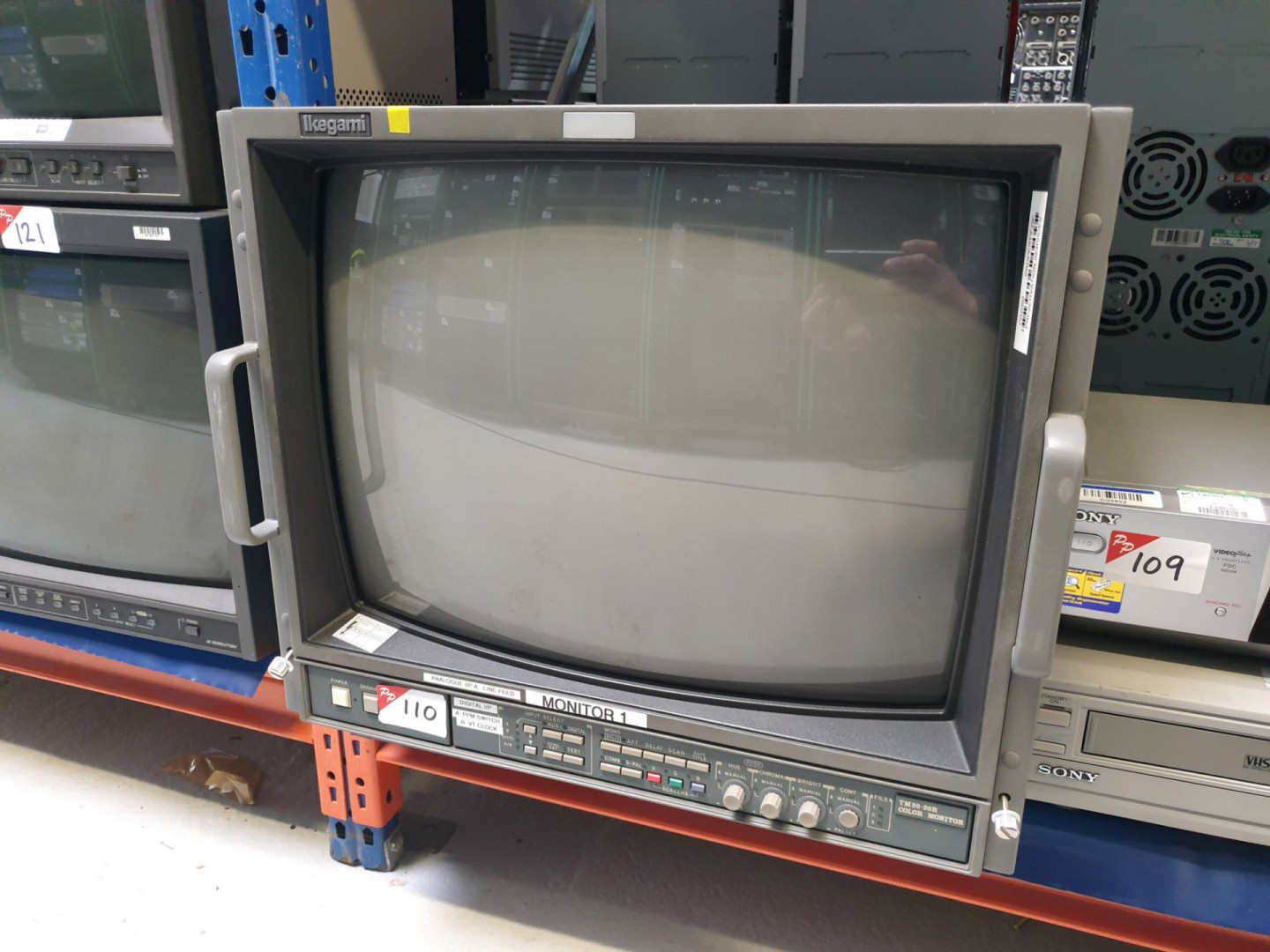 Ikegami TM20-20R CRT studio monitor (power fault)...