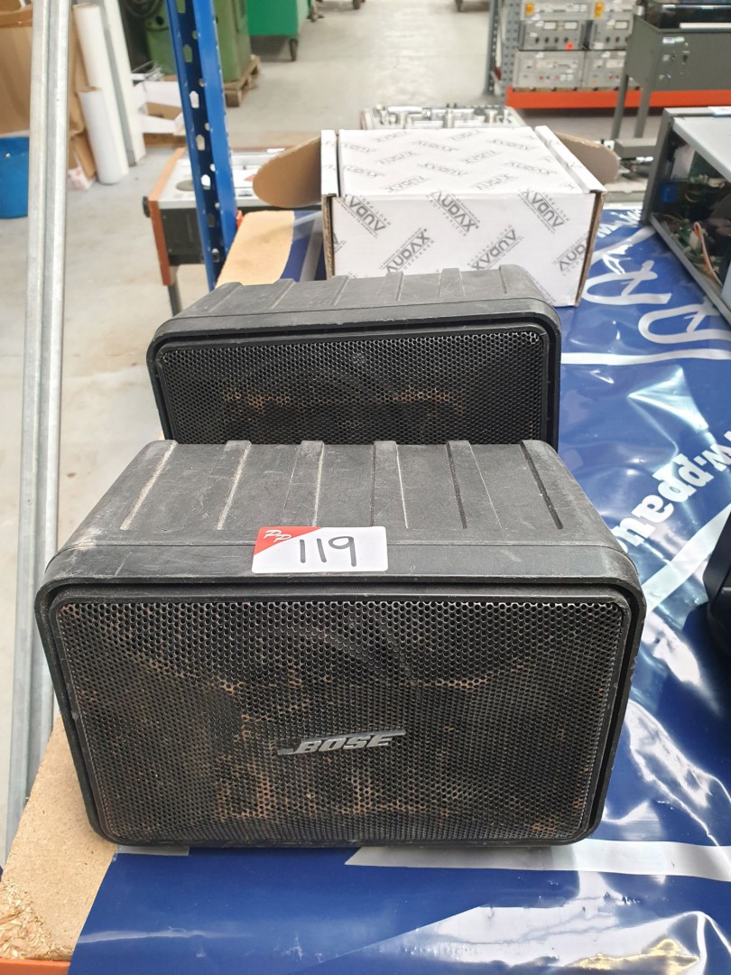 2x Bose 101 music monitor speakers - Lot located a...