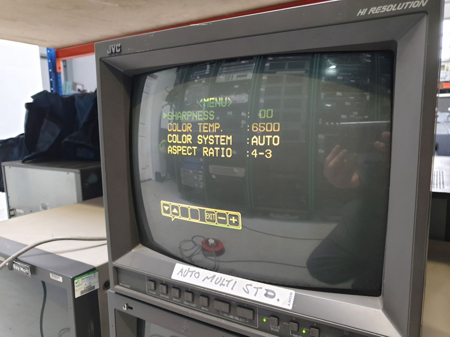 JVC TM-H140PN CRT studio monitor - Lot located at:...