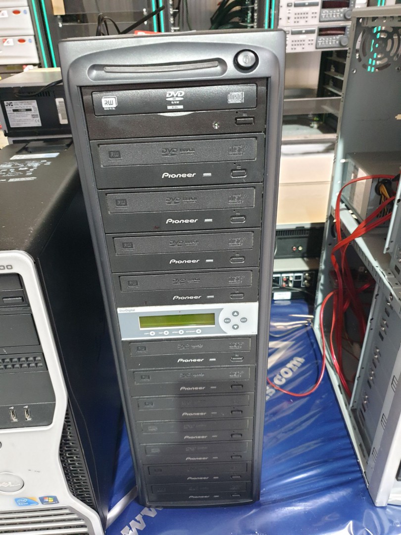 Pioneer II slot CD/DVD duplicator - Lot located at...