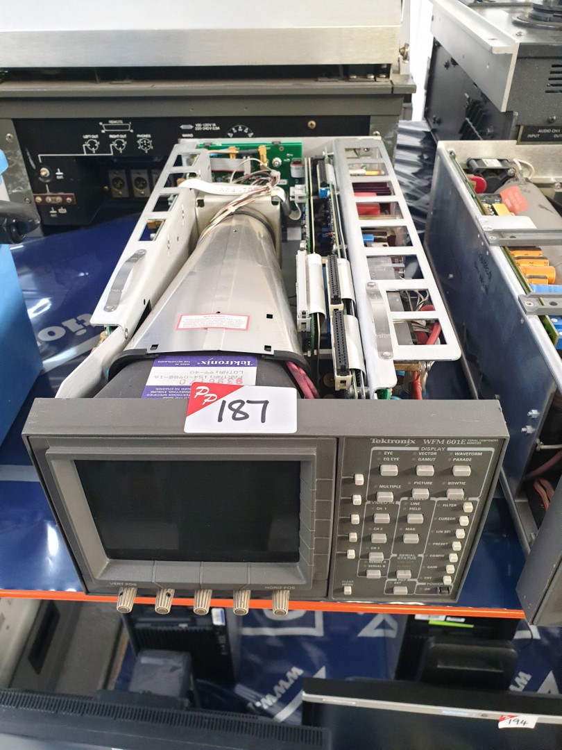 Tektronix WFM601E serial component monitor - Lot l...