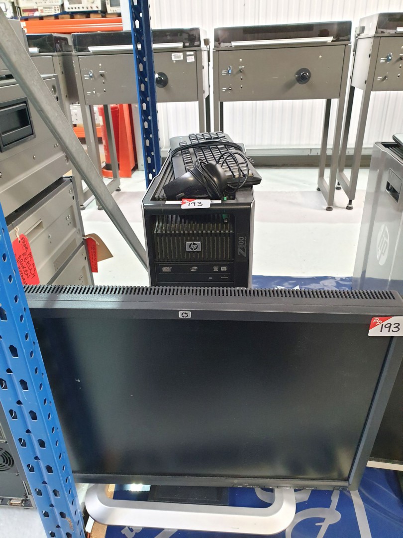 HP Z800 workstation with HP LP2475W LCD monitor on...