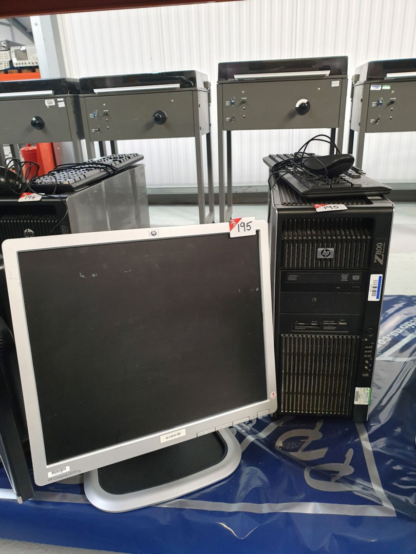 HP Z800 workstation with HP LA1951g LCD monitor on...