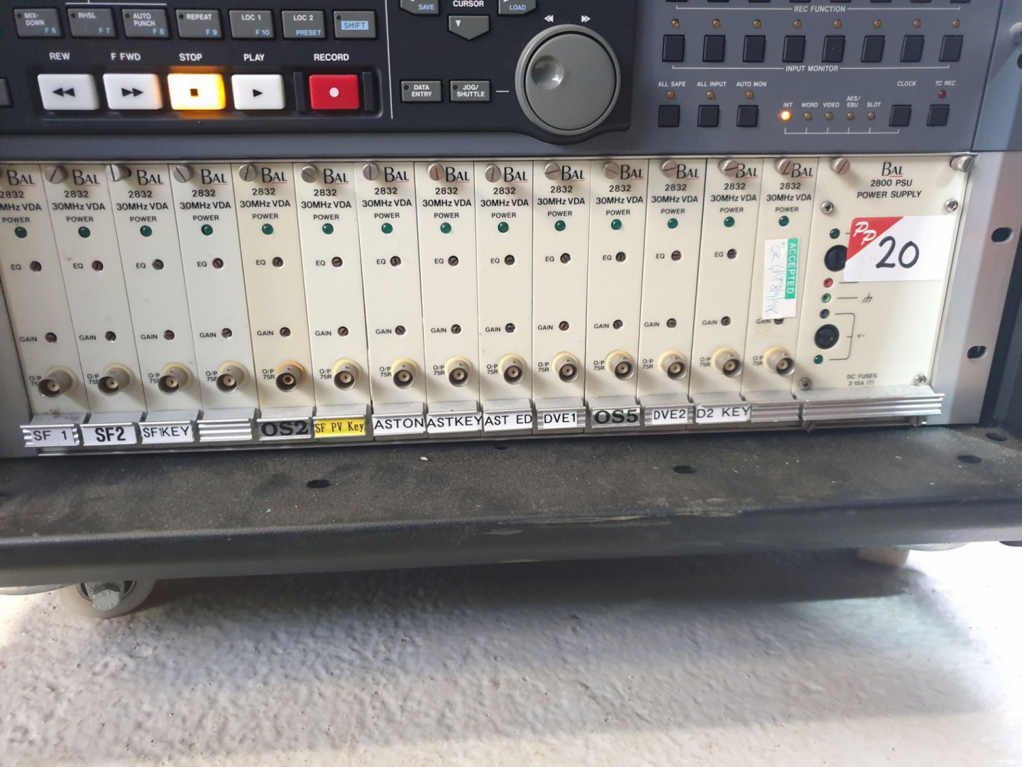 BAL rack type chassis inc: 14x BAL 2832 input modu...