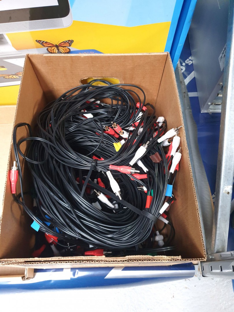 Qty various VGA leads etc - Lot located at: PP Sal...