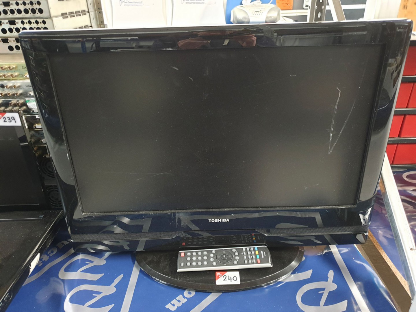 Toshiba 26AV505D LCD TV on stand with remote - Lot...