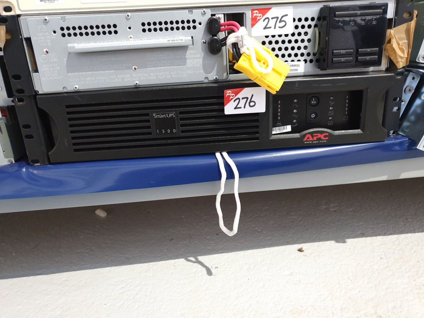 APC SUA 1500R MI2U rack type UPS - Lot located at:...