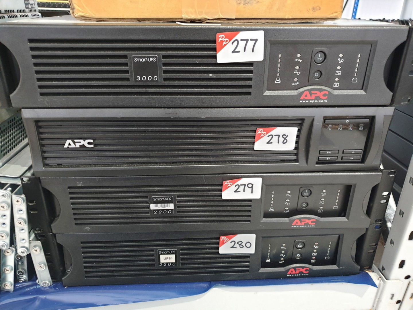 APC SMT 1500R MI2U rack type UPS - Lot located at:...