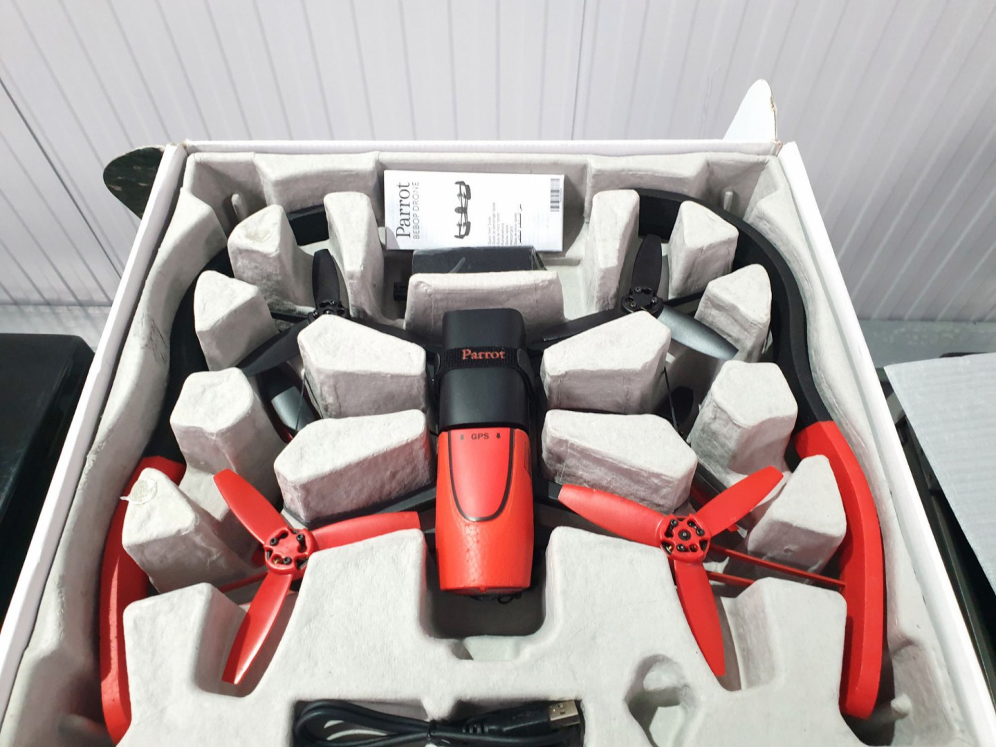 Parrot PF725100 Bebop drone with Parrot sky contro...