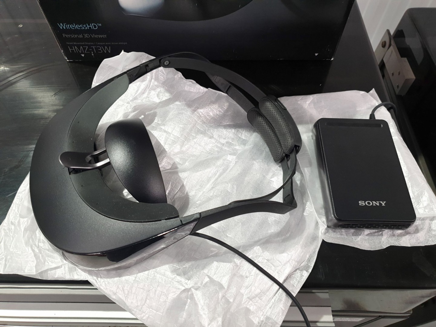 Sony HMZ-TSW wireless HD personal 3D viewer head m...