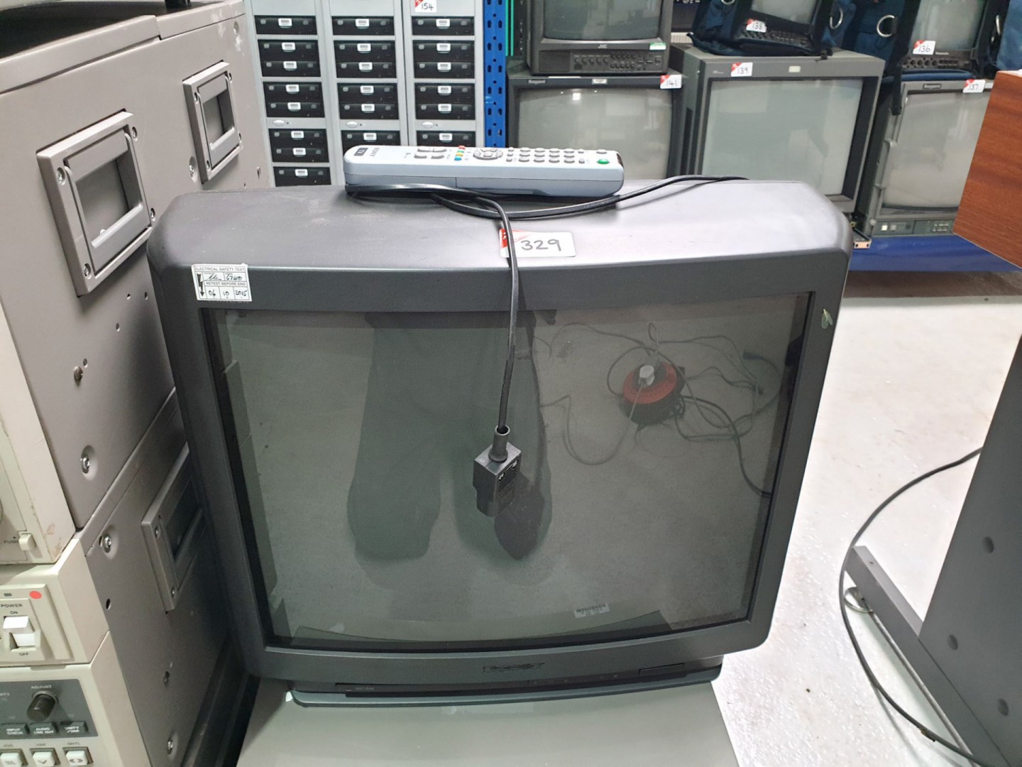 Sony KV-X2172U TV with remote - Lot located at: PP...