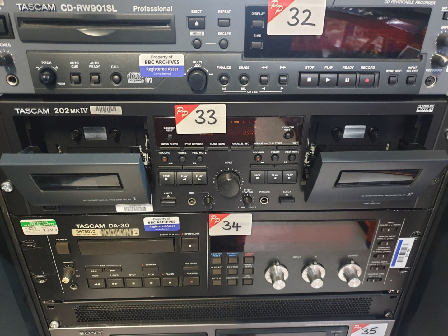 Tascam 202 MKIV twin rack type tape recorder - Lot...