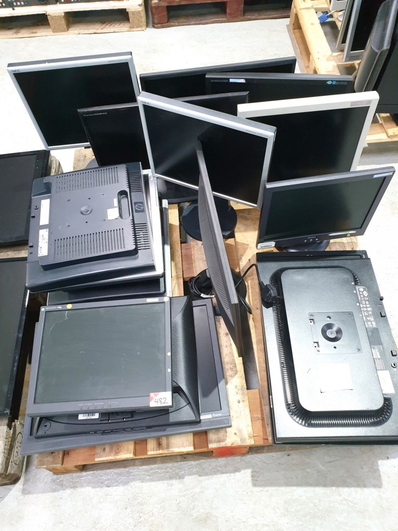 17x various LCD monitors inc: HP, Dell, Sharp, NEC...