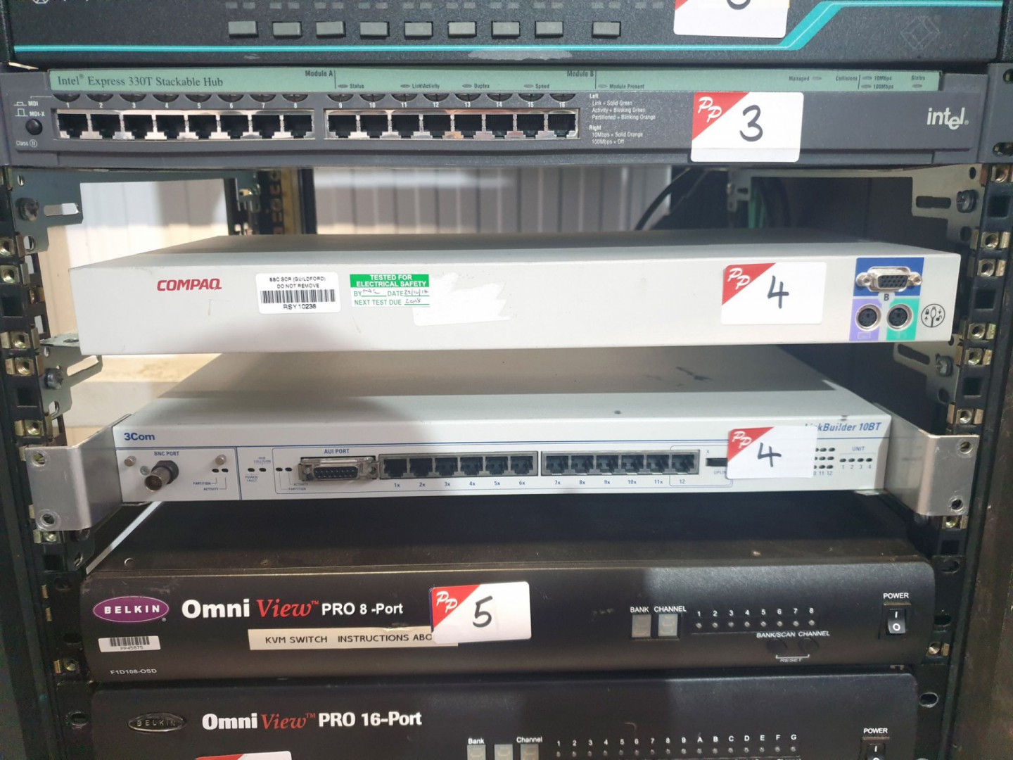 Compaq KVM switch, 3Com 10BT link builder - Lot lo...