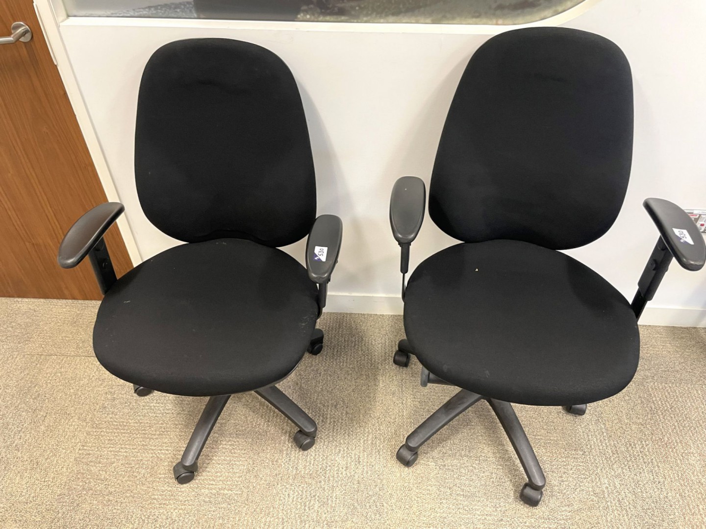 2x BOF black upholstered office chairs - Lot locat...