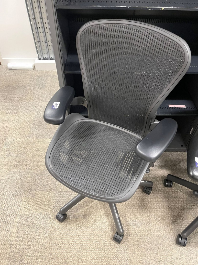 Herman Miller black studio chair - Lot located at:...