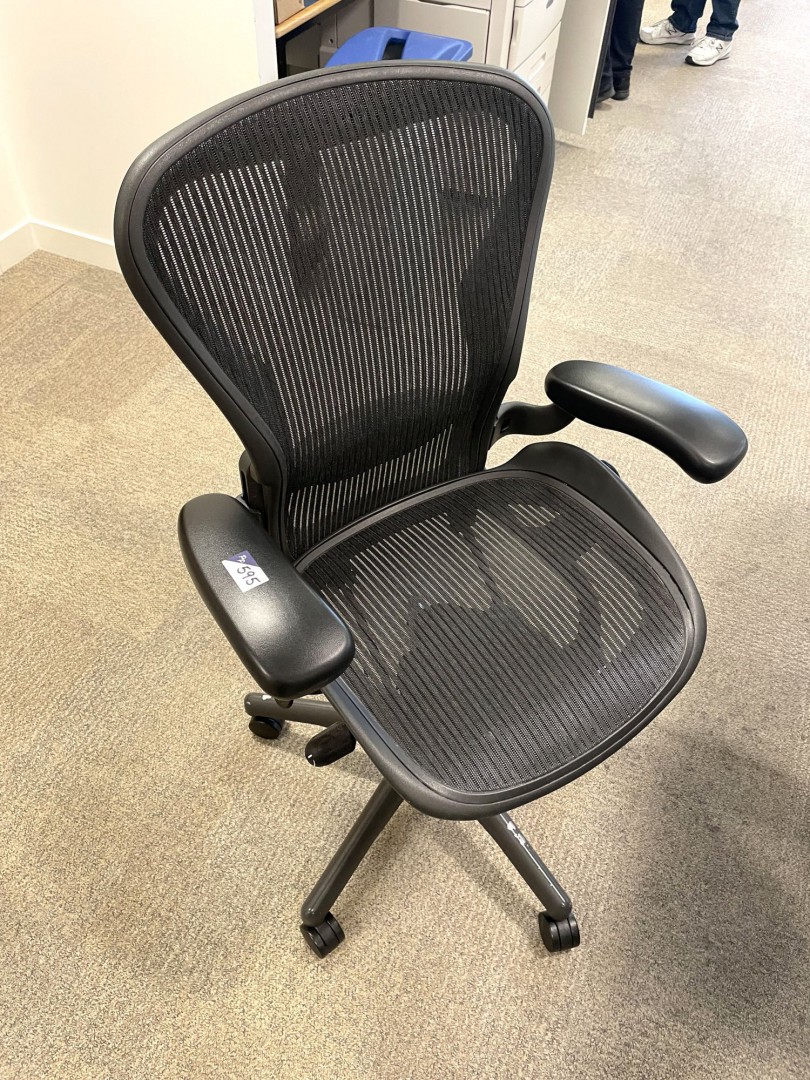 Herman Miller black studio chair - Lot located at:...