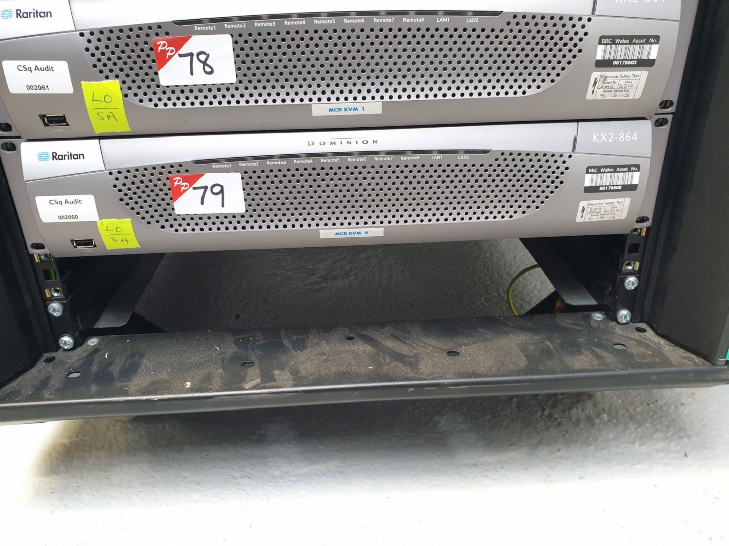 Raritan KX2-864 dominion KVM switch - Lot located...