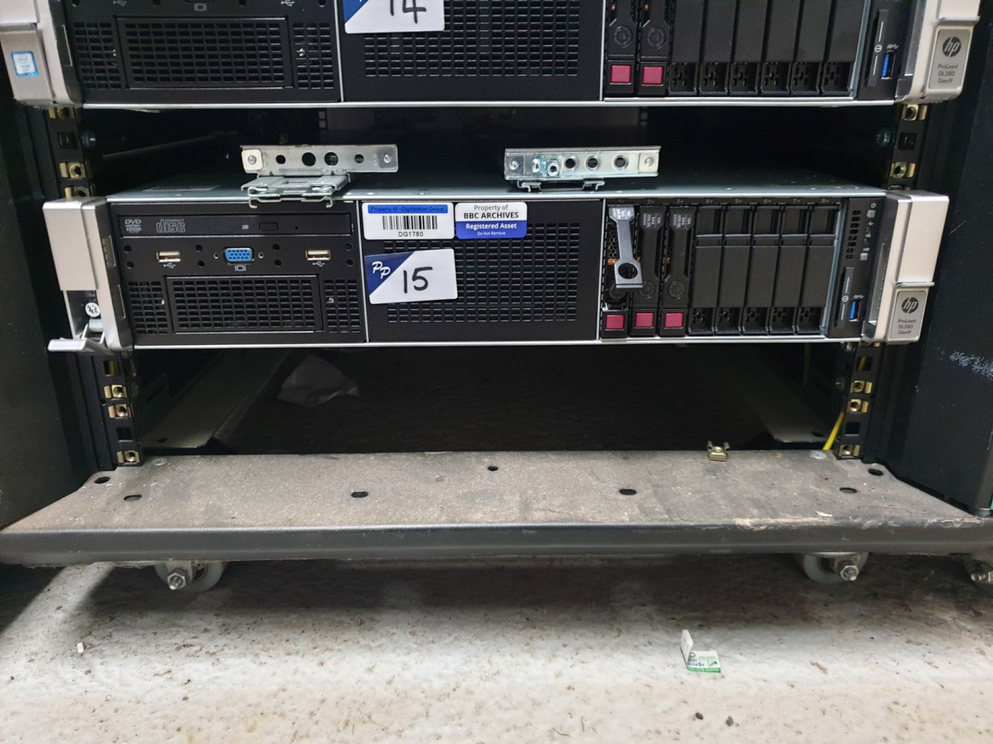 HP Proliant DL380 Gen 9 rack type server