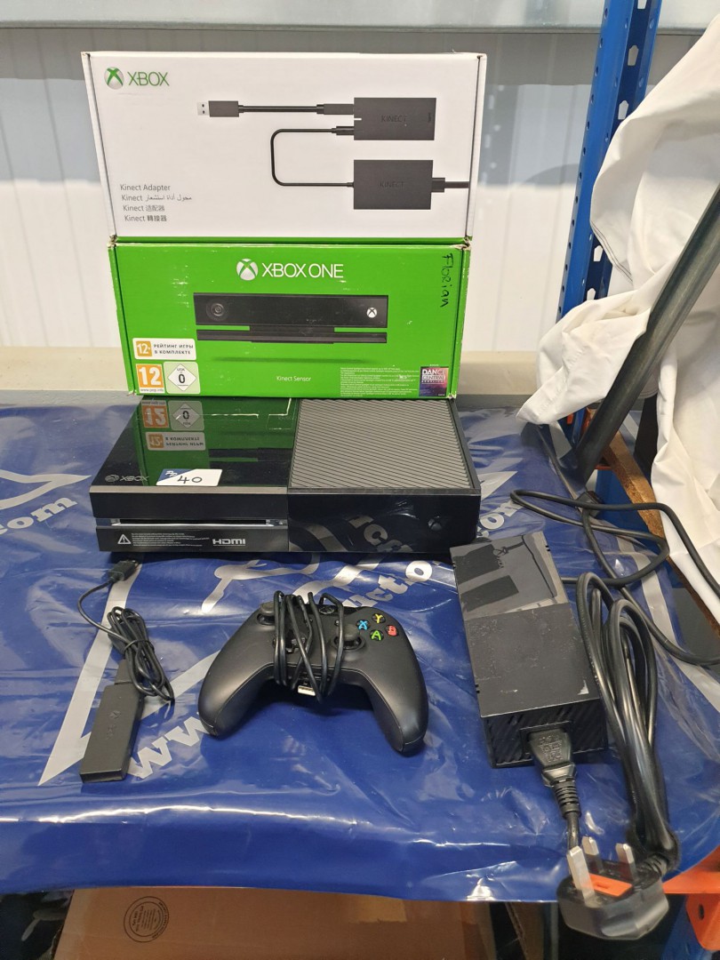 X-Box One 1540 console inc: 1 controller, PSU, Kin...