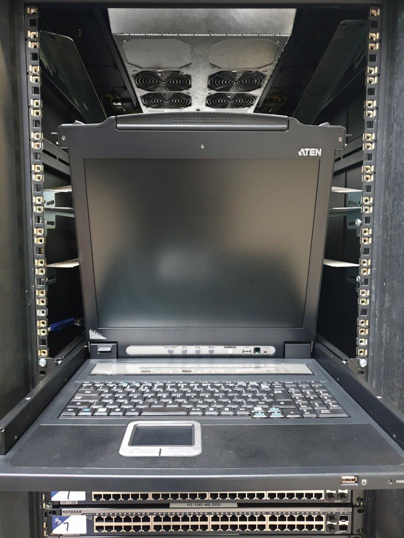 Aten CL5716M LCD rack type KVM switch