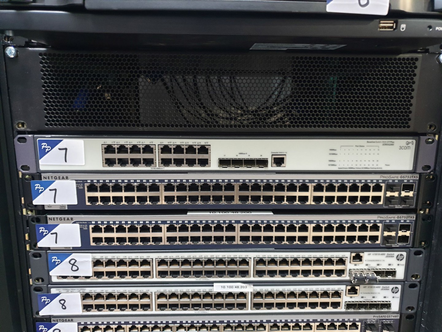 2x Netgear Prosafe GS752TXS, 1x 3Com 3crbsg2093 ne...