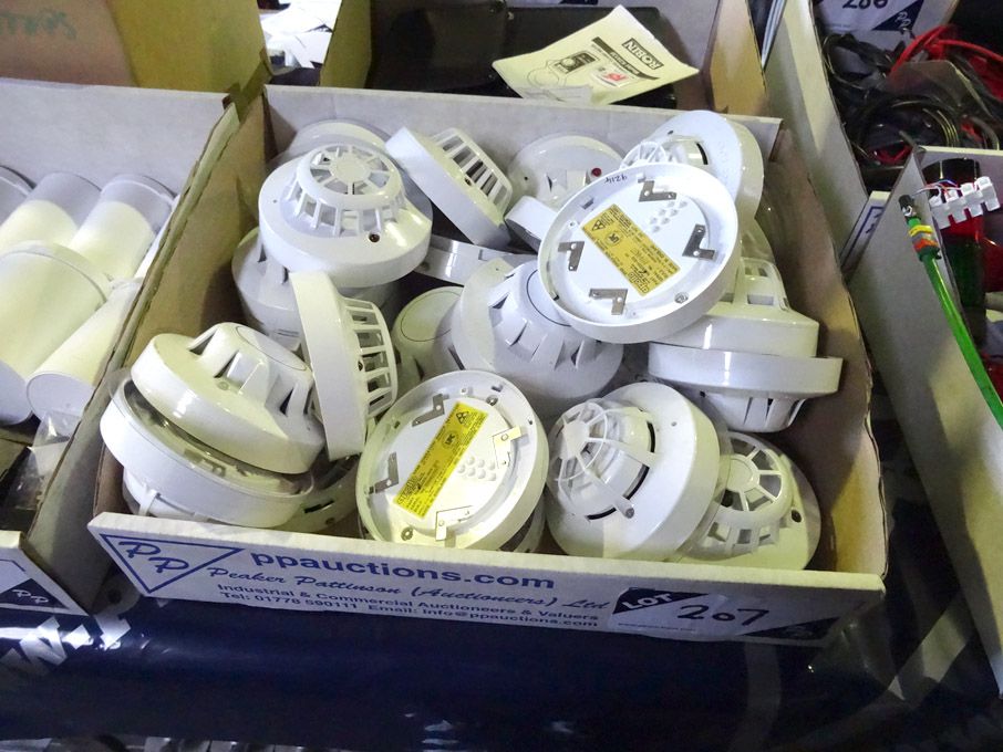 Qty various smoke detectors inc: Apollo XP95 ionis...