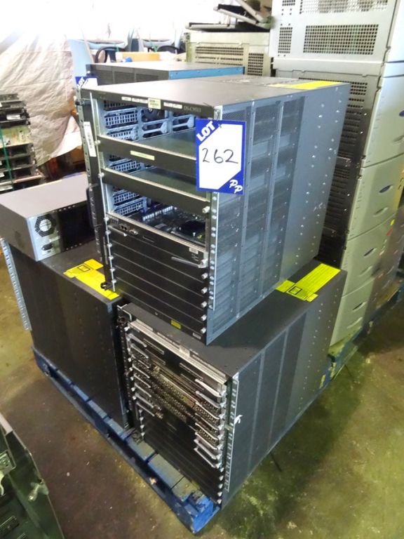 Qty Cisco 11 equipment inc: DS-C9513 chassis with...