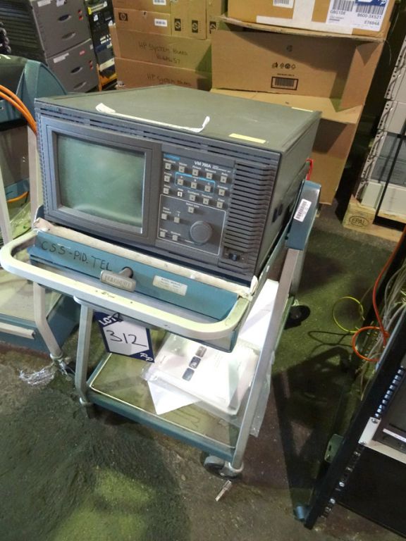 Tektronix mobile scope trolley with Tektronix VM70...