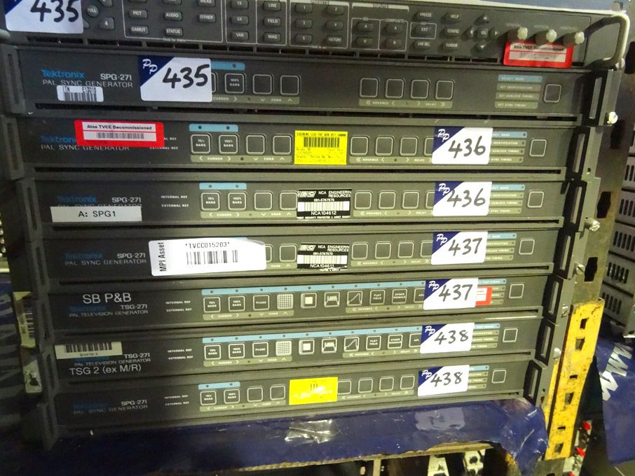 Tektronix WVR 611A waveform monitor, Tektronix SPG...