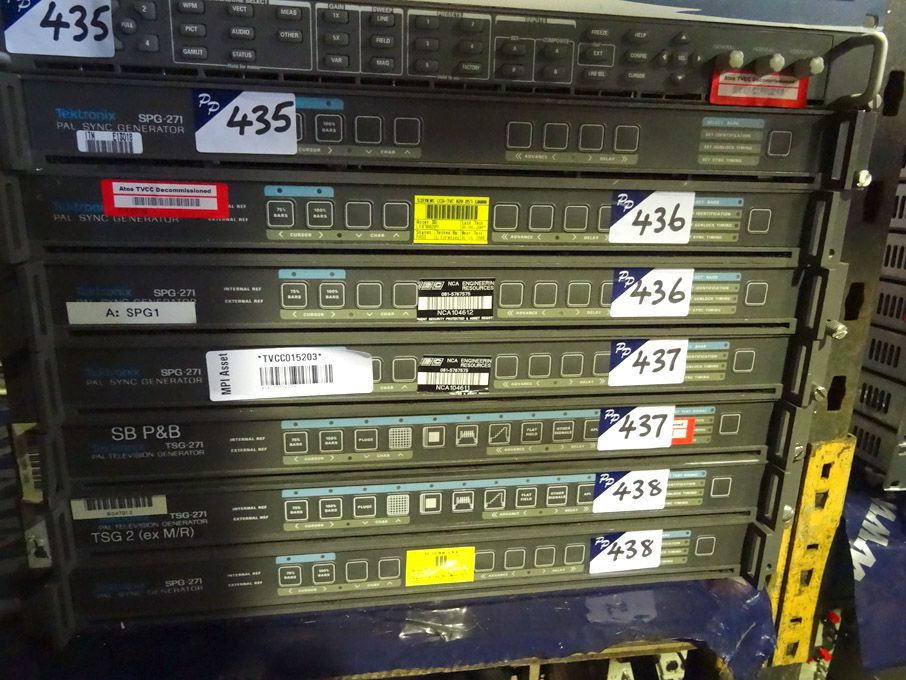 2x Tektronix SPG-271 Pal sync generators