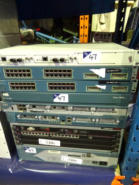 2x Cisco Catalyst 3500 series XL switches, Cisco 2...