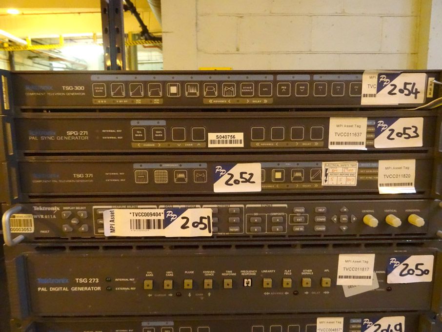 Tektronix TSG-371 component / PAL television gener...